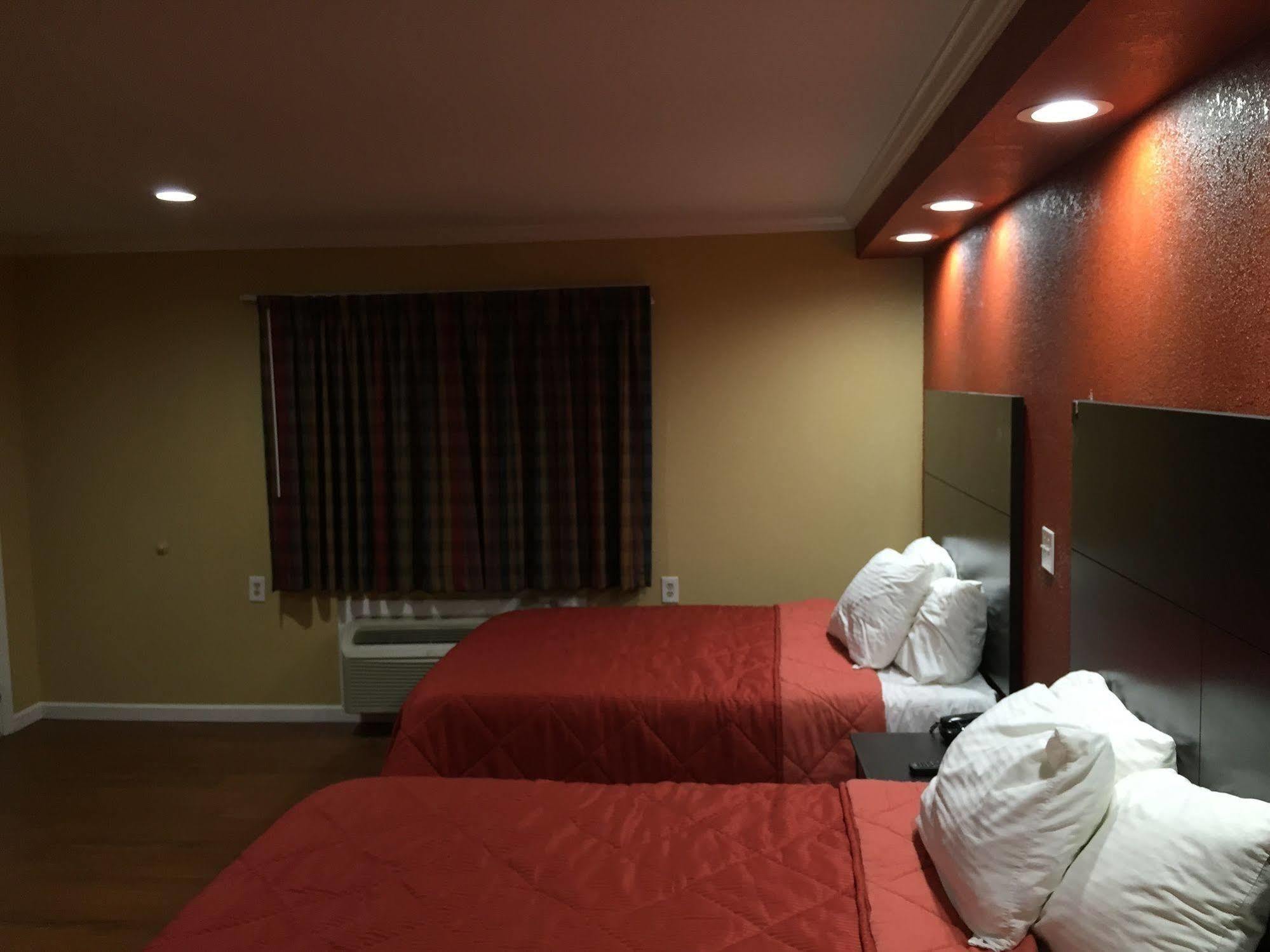 Journey Inn Marion Bagian luar foto